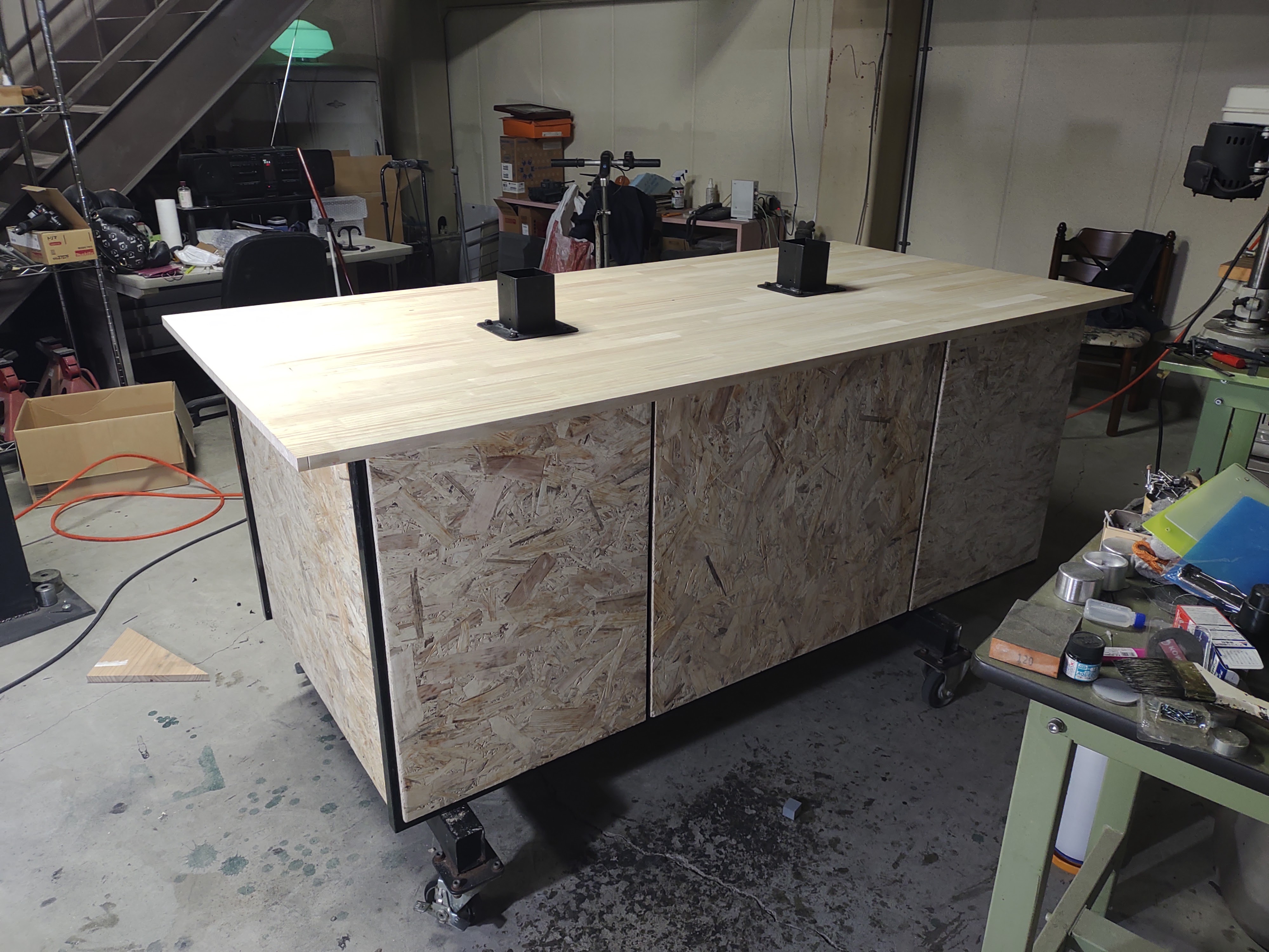 バッグ、お財布などの展示用什器です。
